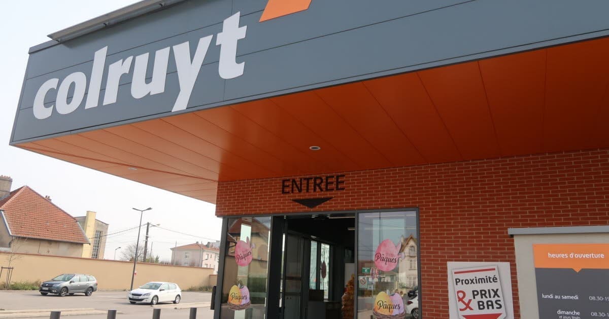 découvrez la comparaison des stratégies commerciales et marketing adoptées par intermarché, e.leclerc et colruyt. analyse des forces, des différences et des atouts de chaque enseigne dans la grande distribution pour rester compétitifs sur le marché.
