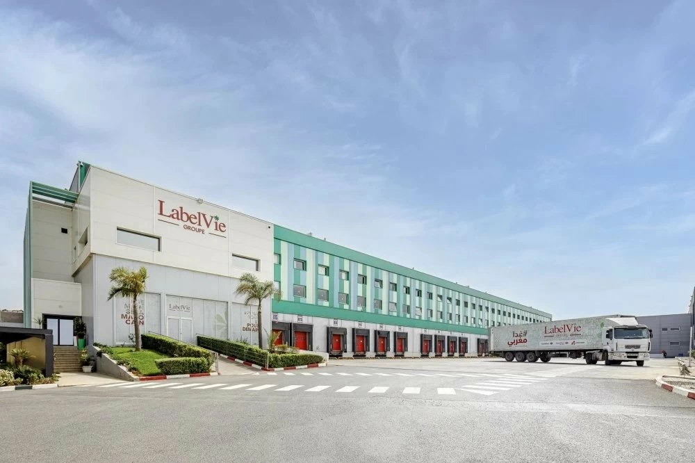 labelvie annonce la fermeture de 5 hypermarchés, jetant une incertitude sur l'avenir d'atacadão dans le secteur de la grande distribution.