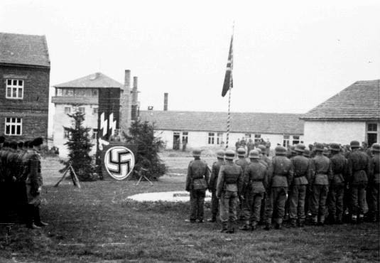 analyse de l'impact d'amon goeth sur la seconde guerre mondiale, explorant son rôle en tant que commandant nazi et les conséquences de ses actions durant l'holocauste.